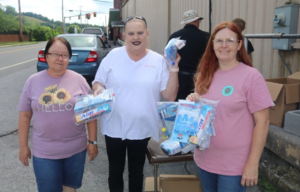 René Steele and Labor of Love Mission volunteers handing out Americans Helping Americans dental kits in Tazewell County.