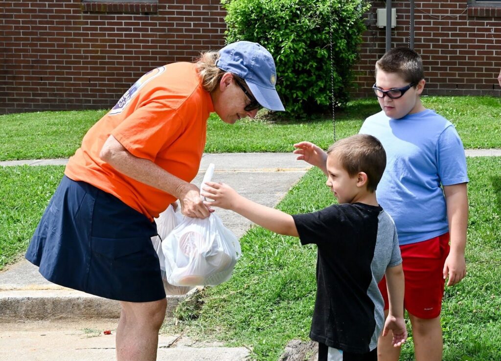 Tennessee partner Appalachian Ministries of the Smokies. Together with AHA, the organization distributed lunches to kids through our new Summer Lunch program.