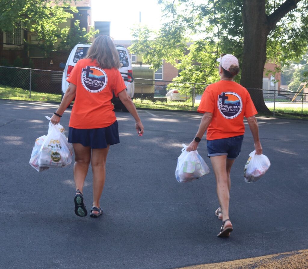 AMOS Lunch Box program volunteers serving children and families in Appalachian Tennessee